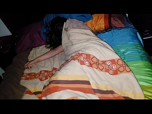 ❤️ Stepson dema ku di xew de ye, xatirê dayika xwe ya ciwan dike. Porno li ku.porngipfy.ru